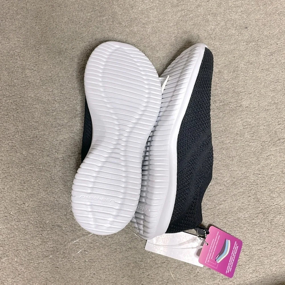 NEW! Skechers Women's Slipon Sneakers Skech-Knit Memory Foam Black - Picture 3 of 8